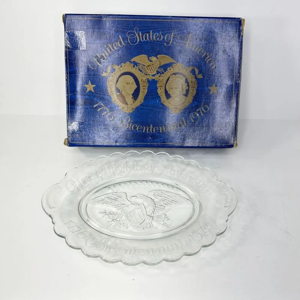 Avon Vintage United States 1776 Bicentennial 1976 Glass Plate and 2pc Soap Set